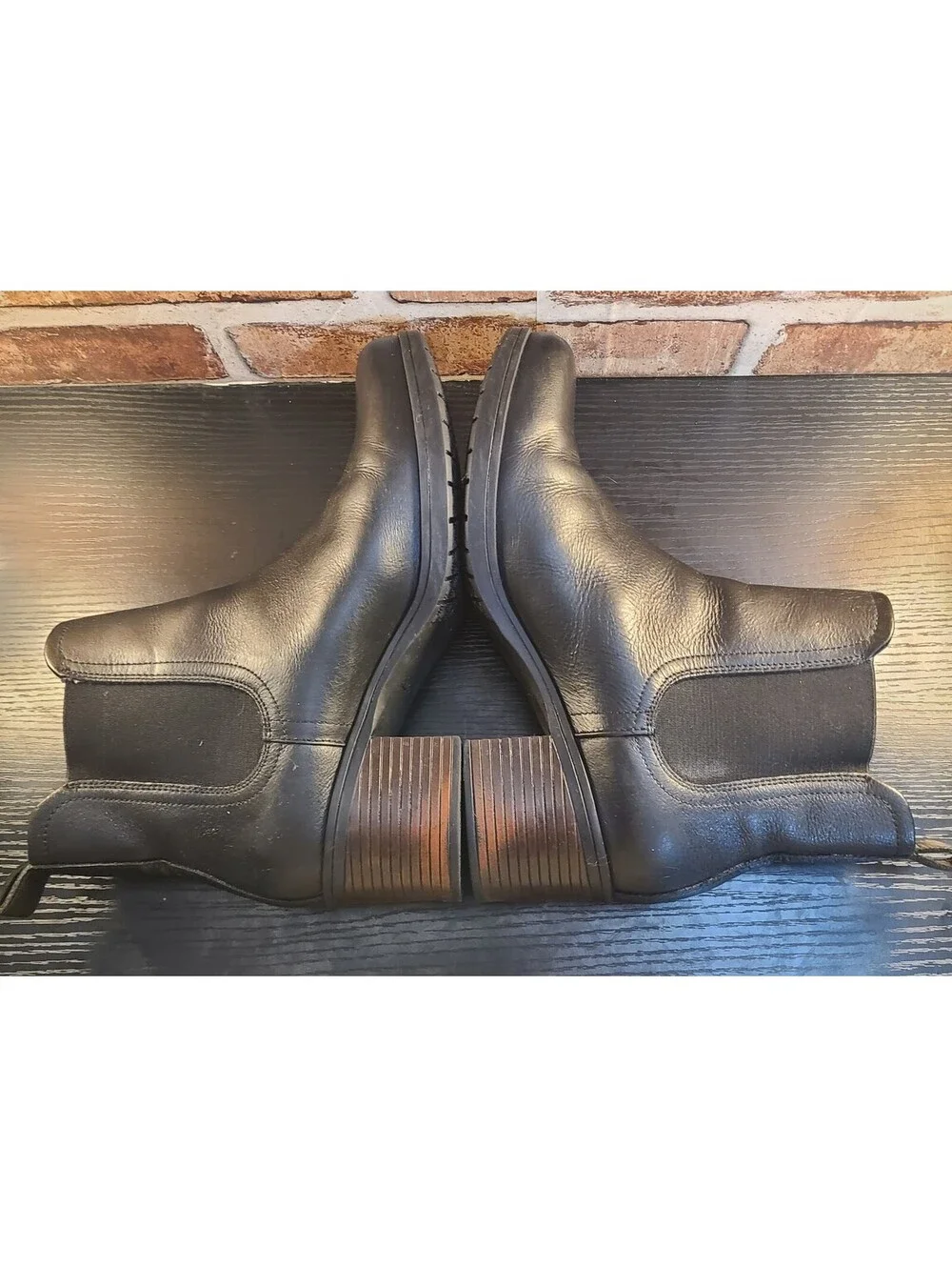 Clarks Hollis Chelsea Boots Womens Size 9.5 Black Leather Ankle Slip On Comfort